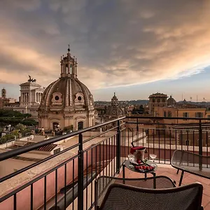 H10 Palazzo Galla فندق
